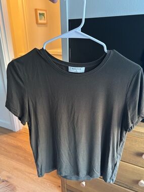 Aritzia Babaton Deep Green Short Sleeve Tee